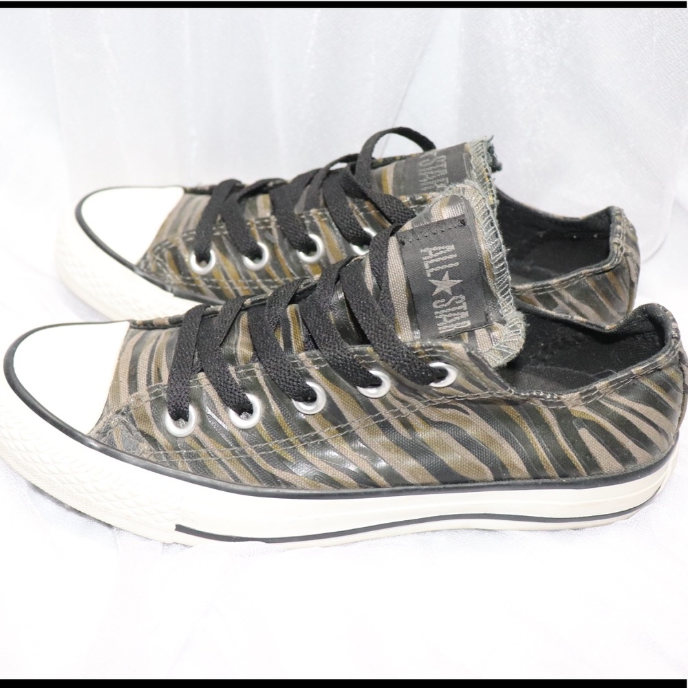 Zebra print low top Converse womens size 6 men’s size 4 black gray green - Picture 2 of 5